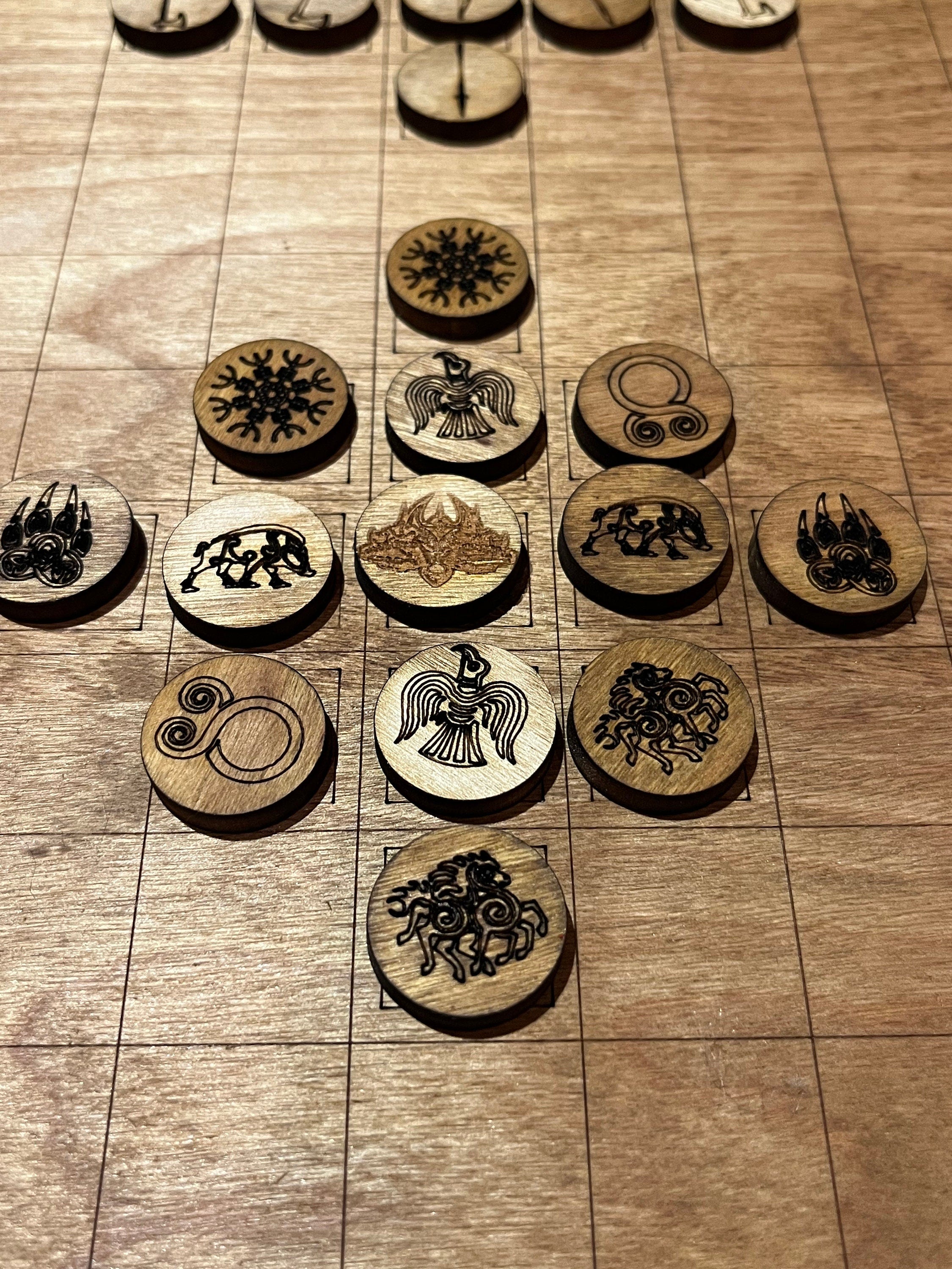 hnefatafl (Tafl) (Viking chess)/ kings table game