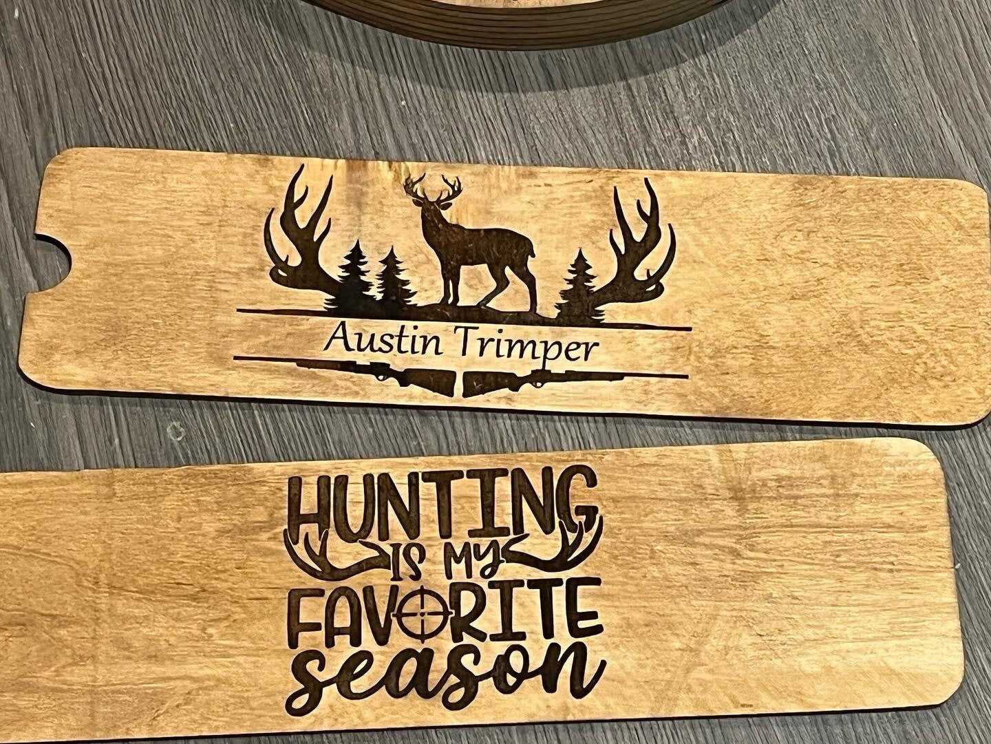 Cribbage board with hunting scenes fully personalized.