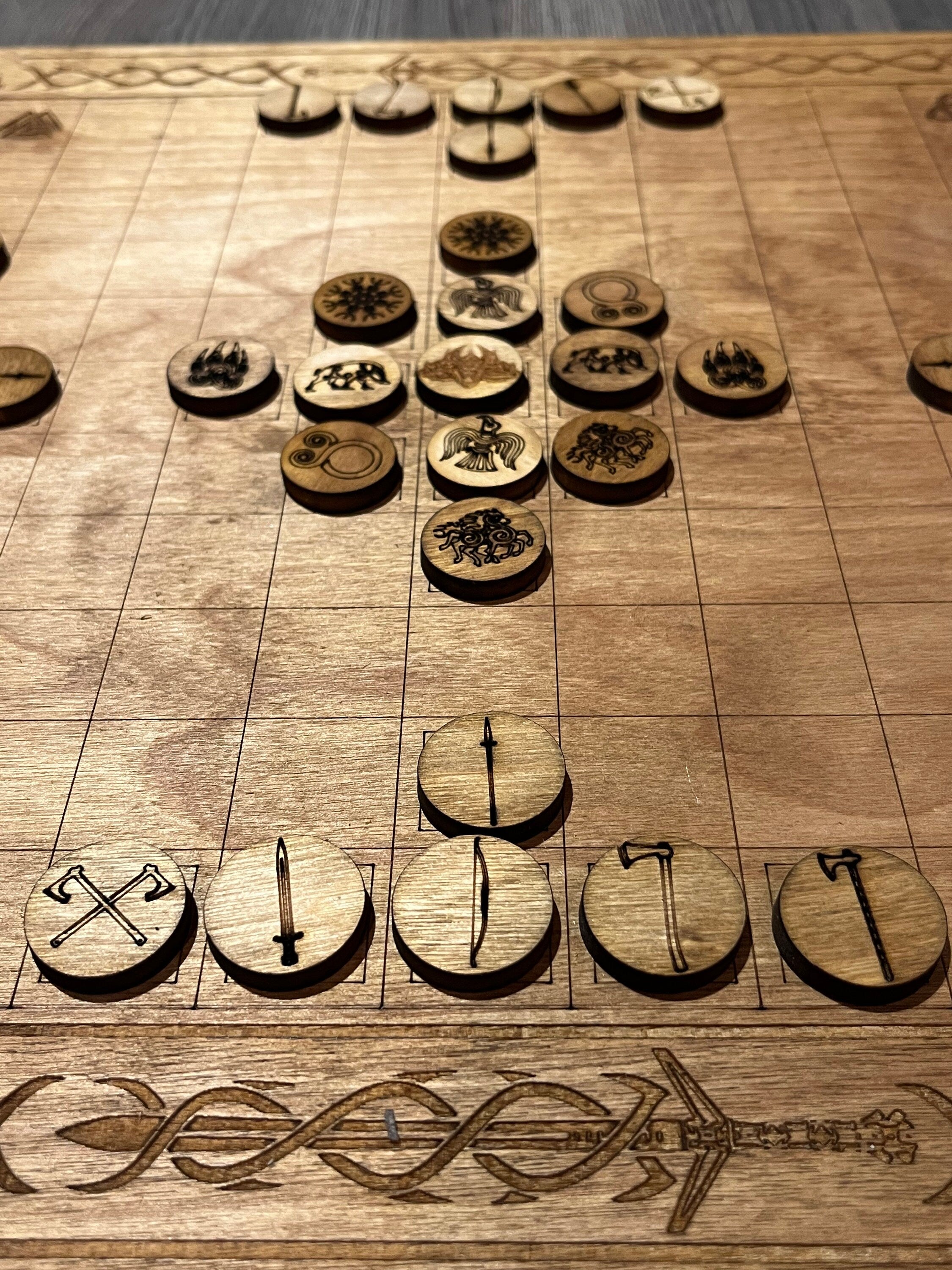 hnefatafl (Tafl) (Viking chess)/ kings table game