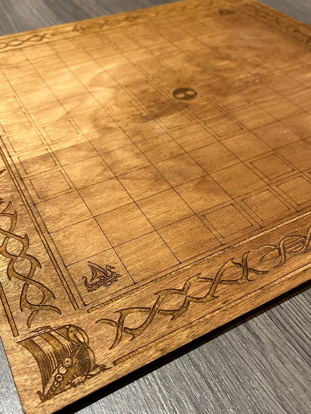 hnefatafl (Tafl) (Viking chess)/ kings table game