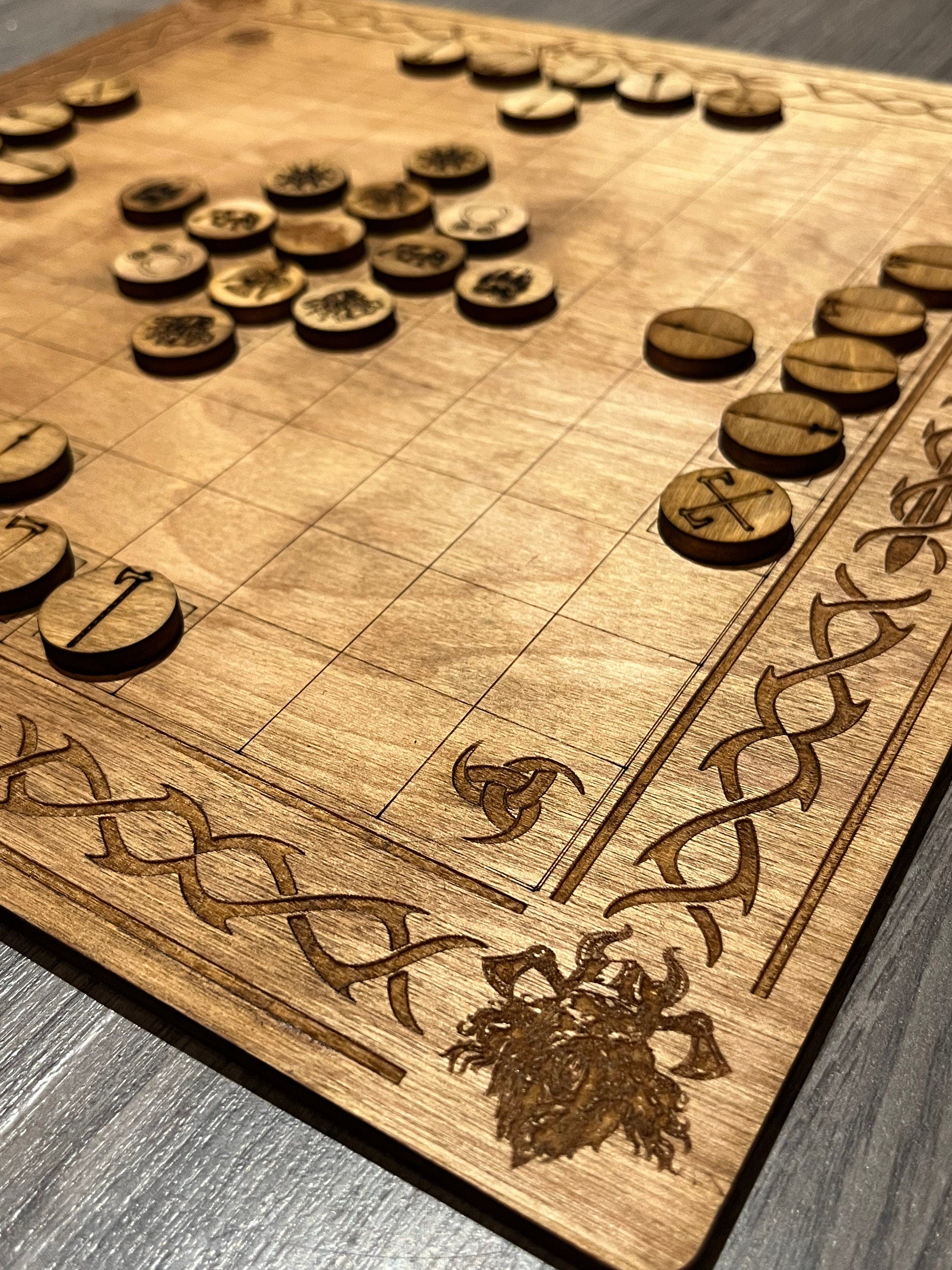 hnefatafl (Tafl) (Viking chess)/ kings table game